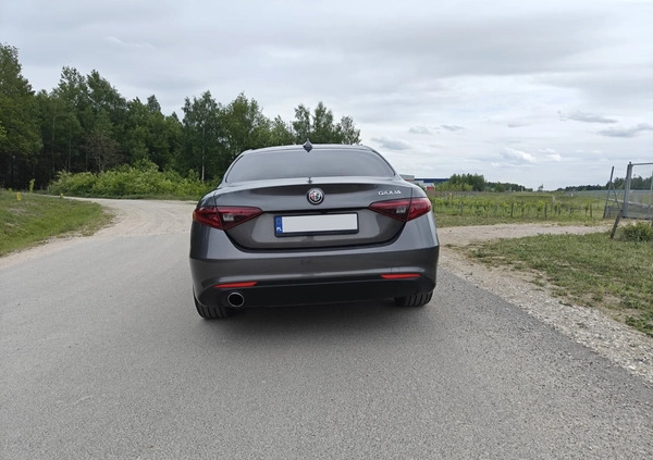 Alfa Romeo Giulia cena 119900 przebieg: 18700, rok produkcji 2020 z Łódź małe 46